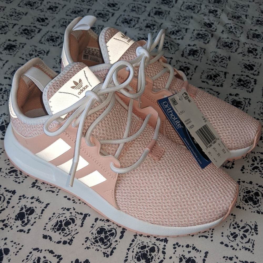 Girls - Size 4 Adidas sneakers